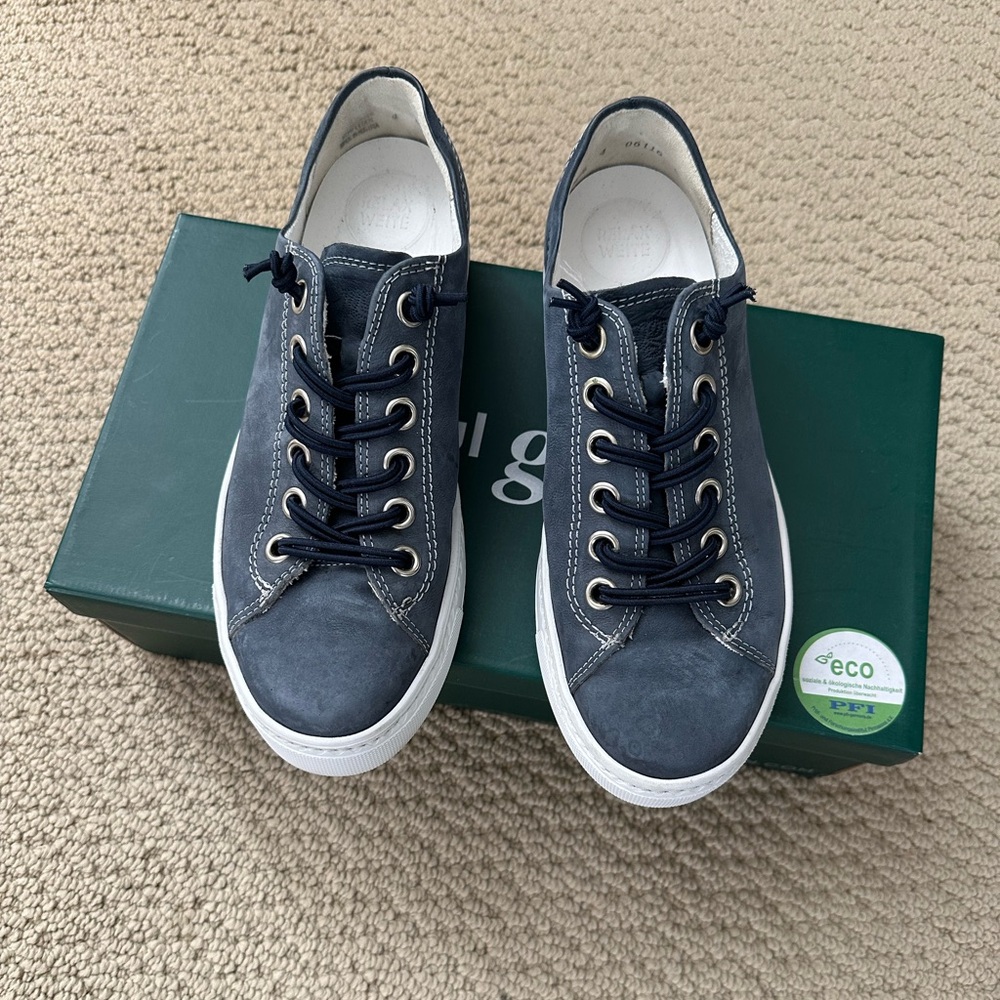 Paul Green women’s sneaker